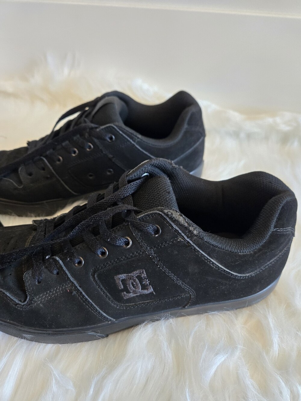 DC Pure Black Suede Skate Shoes Men's Size 12 Low Top Skateboarding Sneakers - Picture 3 of 7